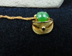 GREEN PENDANT 1 20 12K GOOD